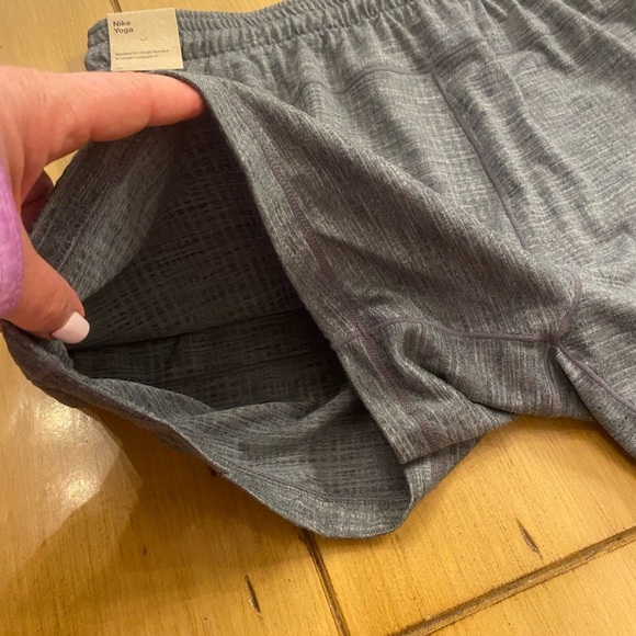Nike Men’s Yoga Unlined Standard Fit Gray Athletic Shorts Pockets New large - Picture 6 of 15